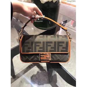 FENDI专柜精品包包 芬迪2020火新爆款墨綠色帆布法棍包 Fendi腋下包 Baguette中號手袋 fdzg2391