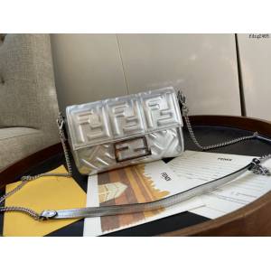 FENDI专柜精品包包 芬迪Baguette迷你手袋 Fendi翻蓋鏈條小斜挎包 fdzg2465