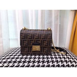 FENDI专柜精品包包 芬迪全新Kan U復古五金女包 FENDI單肩斜挎包 fdzg2483