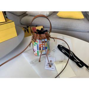 FENDI专柜精品包包 芬迪Mon Tresor mini最新小水桶包 Fendi米色帆布手提肩背包 fdzg2499