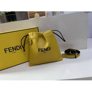 FENDI專櫃精品手提肩背斜挎女包 芬迪Fendi納帕皮帶抽繩小號手拿包 fdzg2724