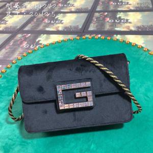 Gucci女包 544242 古馳新款 黑色天鵝絨飾方形G單肩背包 Gucci斜挎女包  gqy1030