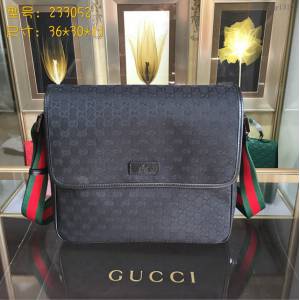 Gucci專櫃款男包 233052 古馳真皮包邊雙G圖案翻蓋肩背斜挎男包 古奇郵差包  gqy1916