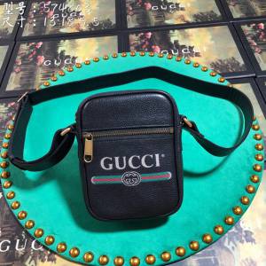 Gucci專櫃款男包 574803 Gucci新款男士全牛皮復古標識印花挎包 古馳情侶款相機包  gqy2113