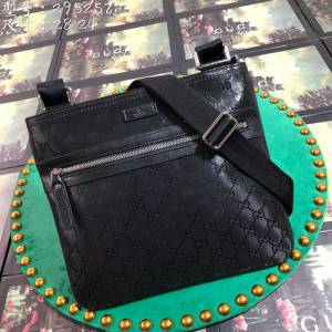 Gucci專櫃款男包 295257 古馳克水晶新款雙G防水料配皮 古奇男女時尚扁平款斜背包  gqy2401