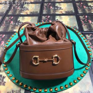 Gucci經典款女包 602118 古馳Gucci1955馬銜扣水桶包 Gucci棕色全皮單肩背包  gqy2723