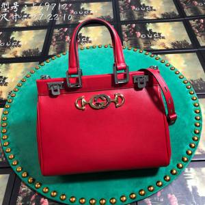 Gucci高仿專櫃女包 569712 古馳19春夏Zumi系列 Gucci小號單肩女包 Gucci平紋皮手提女包  gqy3259