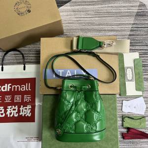 Gucci官網新款壓花全皮肩背女包 古馳GG matelassé皮革迷你水桶包728231 gqy4605