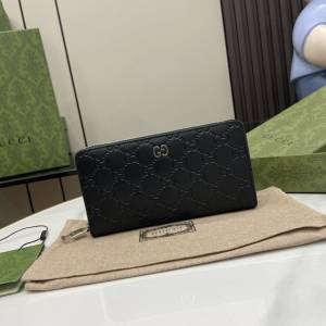 gucci專櫃2024新款原廠壓花皮拉鏈錢夾 古馳飾GG細節拉鏈錢包 jcp2371