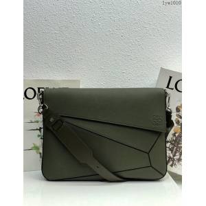 Loewe羅意威Puzzle男款系列郵差包單肩背包斜挎男包 軍綠 型號11359 lyw1010