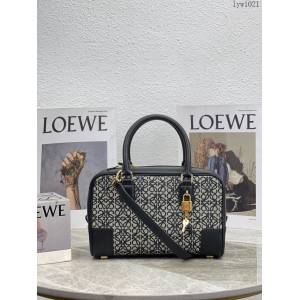 Loewe專櫃2022新款全皮純色手提肩背斜挎女包 羅意威大號Amazono手提包 10523 lyw1021