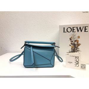 Loewe專櫃經典款2022新顏色迷你女包 羅意威Puzzle系列Mini女款手提肩背包小牛皮幾何包 10173 lyw1082