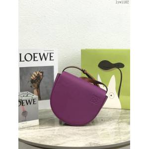 Loewe專櫃2022全新Heel duo系列單肩斜挎包 羅意威小牛皮翻蓋開合腋下包 型號10192 lyw1102