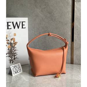 Loewe專櫃2022全新cubi全皮飯盒包 羅意威納帕牛皮便當包腋下包 型號10233 lyw1108