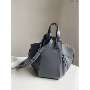 Loewe專櫃新款粒面牛皮女包 羅意威Hammock bag吊床包手提肩背包 型號小號10391 lyw1145