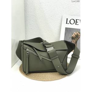 Loewe專櫃新款羅意威男士Puzzle系列腰包軍綠色小牛皮單肩斜挎包 型號10176 lyw1168