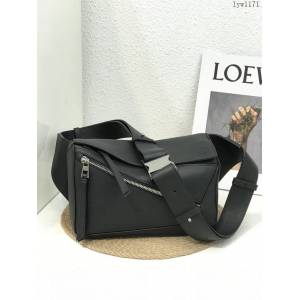 Loewe專櫃新款羅意威男士Puzzle系列腰包黑色小牛皮單肩斜挎包 型號10176 lyw1171