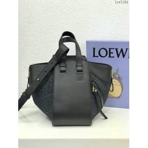 Loewe專櫃新款繡花黑色女包吊床包 羅意威經典帆布拼小牛皮Hammock bag手提肩背包 10166 lyw1194