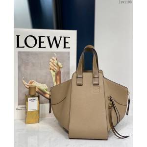 Loewe專櫃新顏色女包吊床包 羅意威經典小牛皮Hammock bag手提肩背包 10166 lyw1198