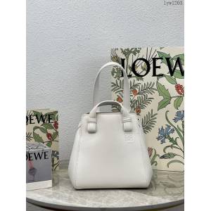 Loewe專櫃新顏色字母肩帶女包 羅意威經典小牛皮Hammok Nugget手提手拎肩背包 10398 lyw1203