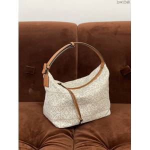 Loewe專櫃2022新款大號便當包飯盒包 羅意威Cubi Anagram腋下包 10231 lyw1248