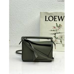 Loewe專櫃經典款2022新顏色迷你女包 羅意威Puzzle系列Mini女款手提肩背包小牛皮幾何包 10173 lyw1369