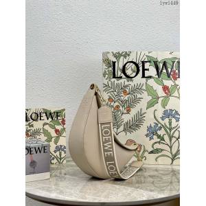 Loewe專櫃同步2022最新款Luna半月形Hobo手袋 羅意威全皮字母肩帶小號月亮包 型號10193 lyw1449
