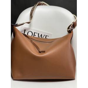 Loewe專櫃同步2022最新款Cubi手袋 羅意威全皮字母肩帶單肩腋下斜挎 型號11235 lyw1482