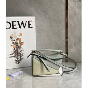 Loewe專櫃經典款2022新顏色迷你女包 羅意威Puzzle系列Mini女款手提肩背包小牛皮幾何包 10173 lyw1518