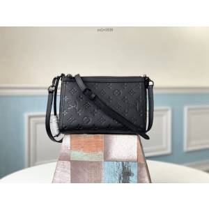 路易威登LV男包 M54330黑色 三角包 LV菱形手袋 壓紋Monogram Empreinte牛皮 LV男士單肩斜挎包 xxlv1639