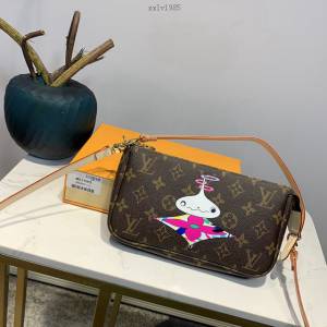 路易威登LV女包 限量版 M51980 紅公仔 玩偶村上隆合作限量款 LV老花麻將包 xxlv1985