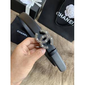 Chanel經典款女士皮帶 香奈兒鑲嵌鑽石珍珠扣腰帶 香奈兒20新款字母LOGO秀款皮帶  jjp1178