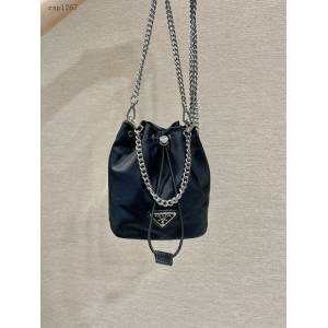 Prada專櫃新款mini水桶包 1BH612 普拉達鏈條肩背女包 csp1277