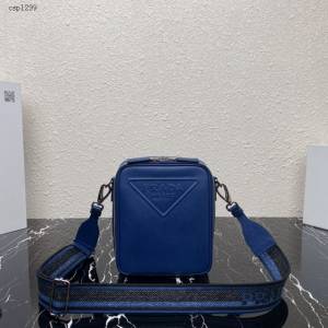 Prada專櫃新款刺繡織帶男斜跨包 2VH154 普拉達Saffiano皮革時尚男士單肩包 csp1309