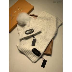 LV專櫃新品保暖羊毛套裝帽子帶狐狸毛球 路易威登經典男女款套裝帽子圍巾 mmyj2987