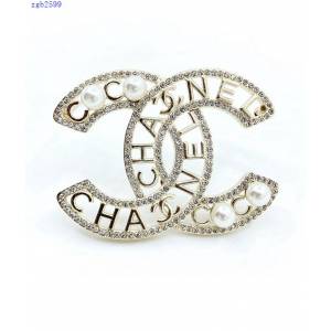 Chanel專櫃新款別針 香奈兒字母珍珠鏤空帶鑽胸針胸花 zgb2599