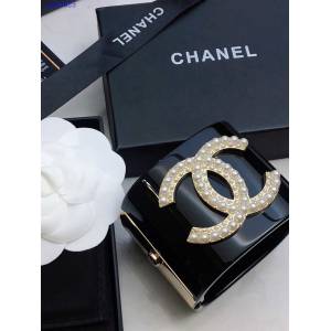 Chanel專櫃2022新款香奈兒水鑽雙C logo樹脂透寬明手鐲 zgb3025