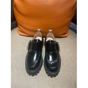 Roger vivier秋冬新款時尚女鞋 頂級版本RV經典鑽扣休閒鞋 dx1038