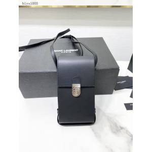 YSL專櫃新款小斜挎手機包 聖羅蘭全牛皮手機包 667718 blys1088